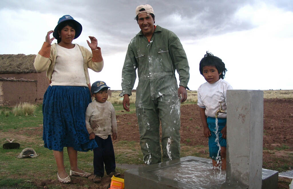 bolivia_water spicket, family of 4_32840334174_43a3327a9e_o_revised for webpage